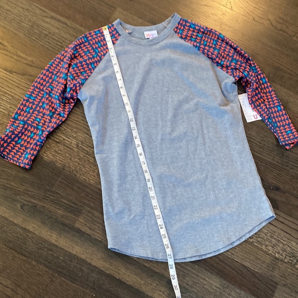 Lularoe Randy T Shirt 3/4 Sleeve Small S New NWT Blue Gray Geometric - Picture 2 of 7